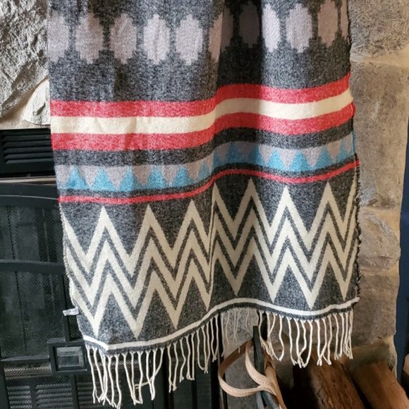 Oversized Blanket Scarf with Fringes - Picture 3 of 13